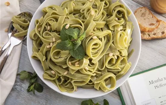 Frische Pfefferminz-Tagliatelle