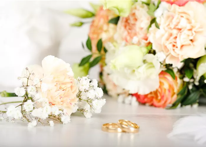 Blumen zur Hochzeit – ideales Geschenk oder doch eher überflüssig? Blumen zur Hochzeit – ideales Geschenk oder doch eher überflüssig?